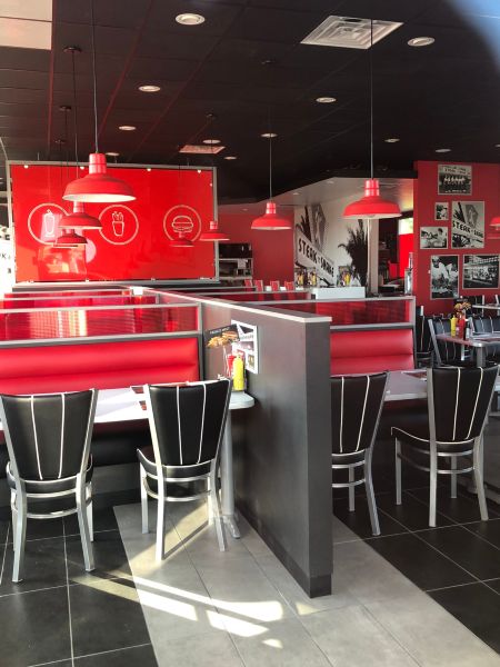 Steak n Shake Interior