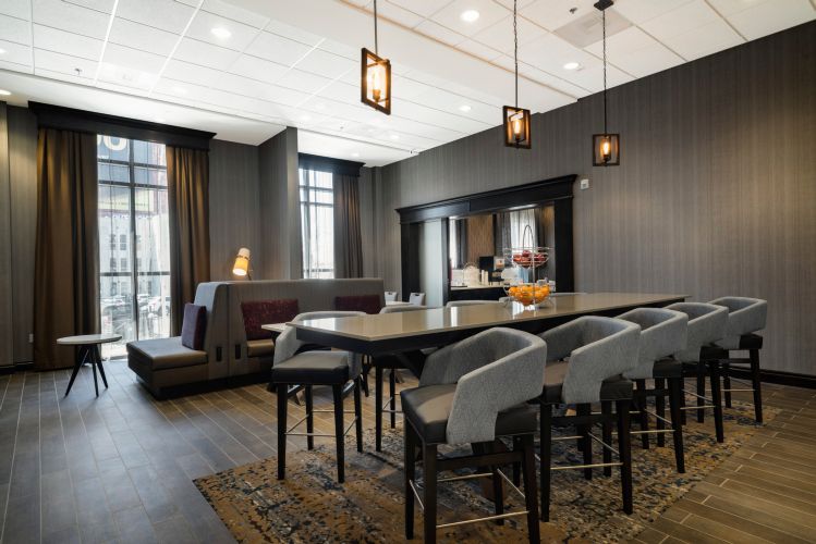  Crossroads Hampton Inn