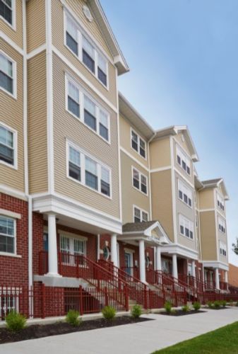 Clinton Commons Apartments