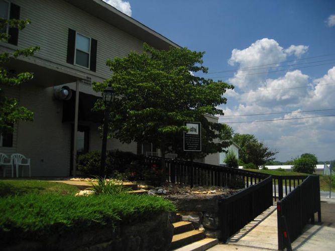 River Oaks Place Senior Living Lenoir City