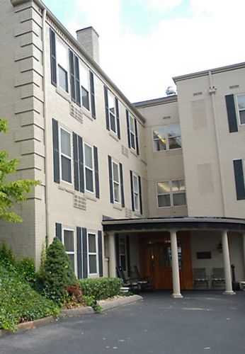 River Oaks Place Senior Living Loudon