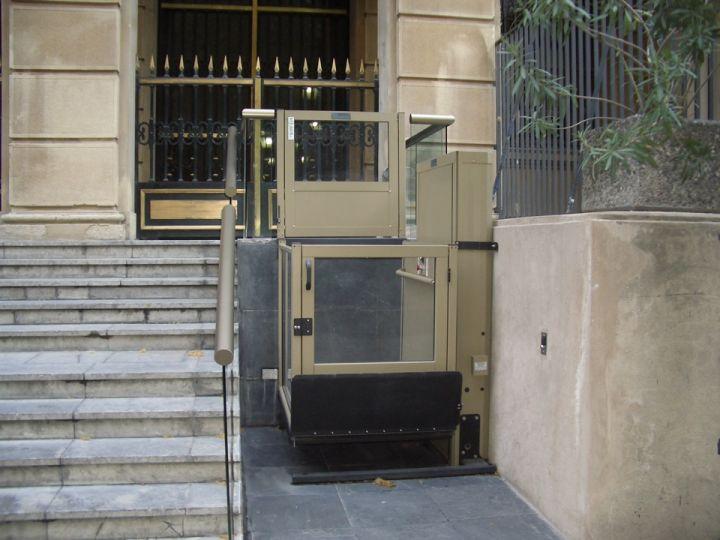 Unenclosed Vertical Platform Wheelchair Lifts