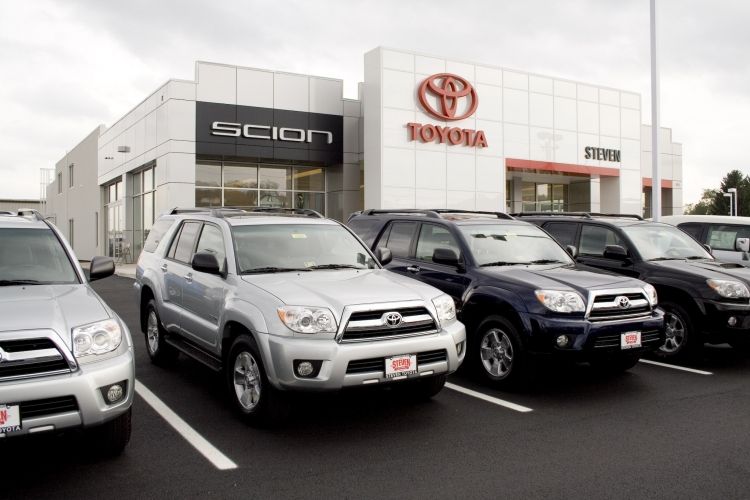 Steven Toyota Showroom