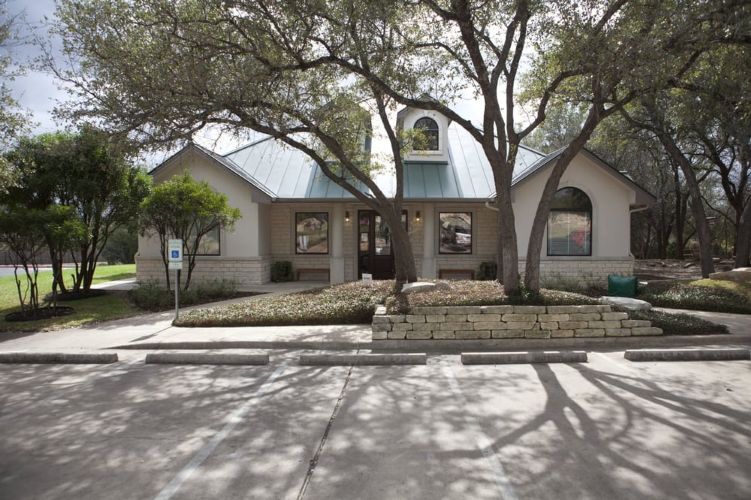 Bee Vet Animal Hospital 