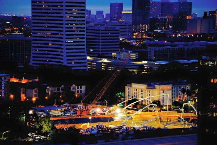 DE HARVEY / Amegy Bank Matt Pour Photo 2