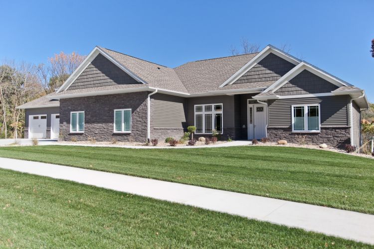 5408 River Parkway NE