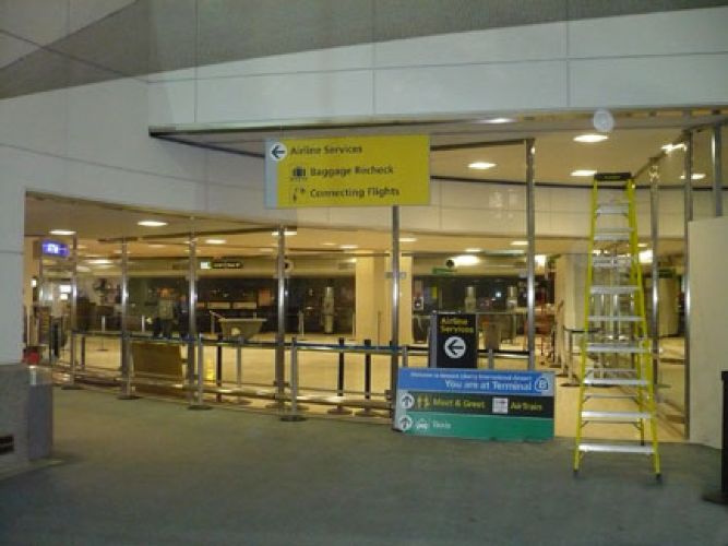 Newark Airport Terminal B International Arrivals Meet & Greet Ar