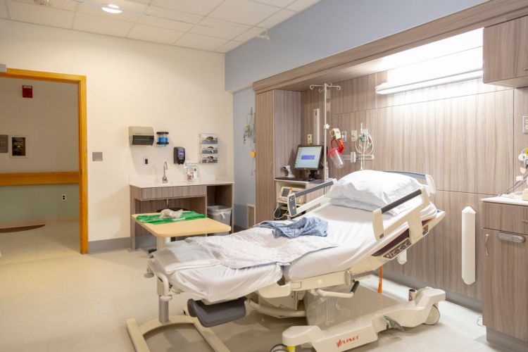 Tufts Medical Center Labor and Delivery Room by GenCon in , MA | ProView