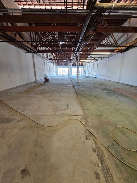 Pawn Shop 59th and Camelback(6,500 SF)