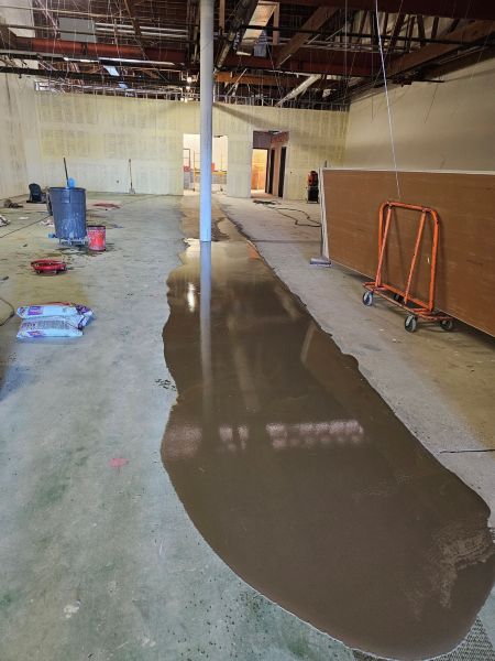 Pawn Shop 59th and Camelback(6,500 SF)
