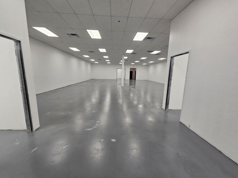 Pawn Shop 59th and Camelback(6,500 SF)
