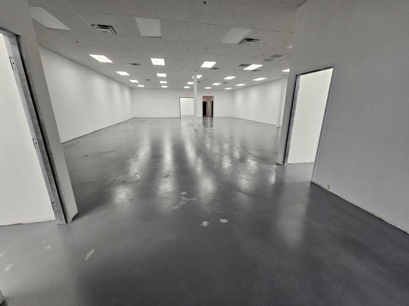 Pawn Shop 59th and Camelback(6,500 SF)