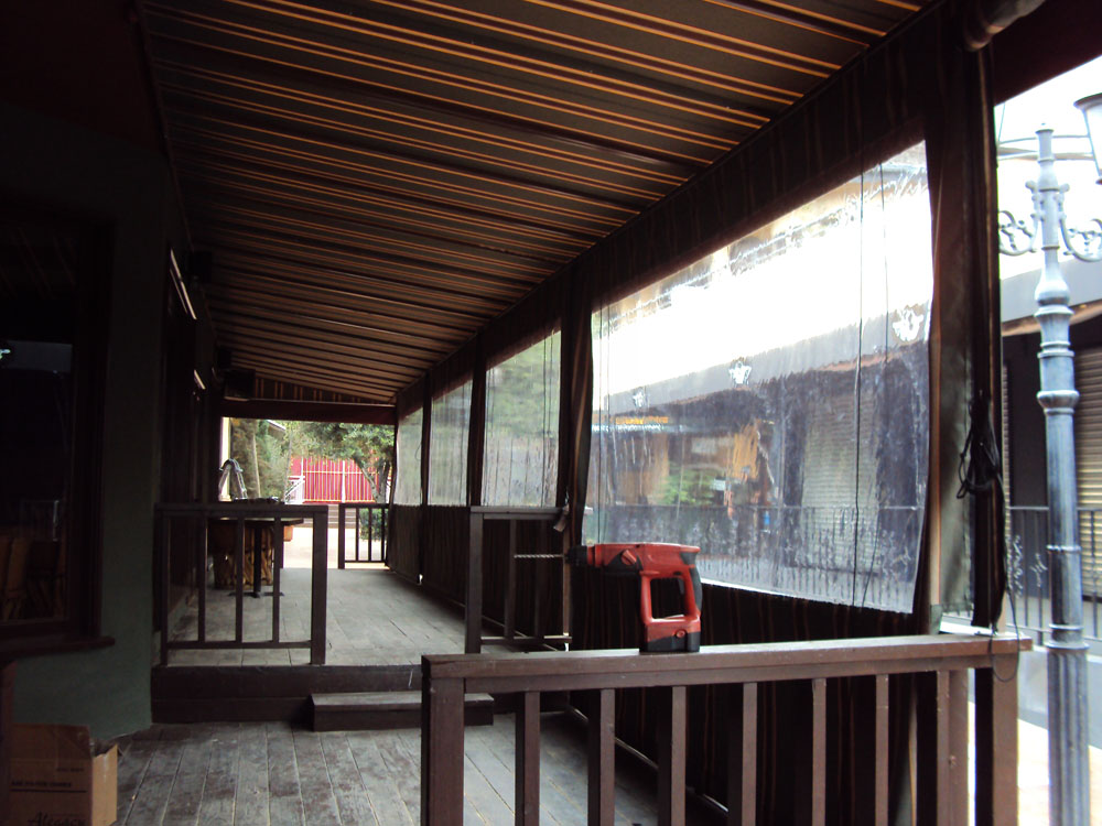 Curtains/Drops/Roller Shades