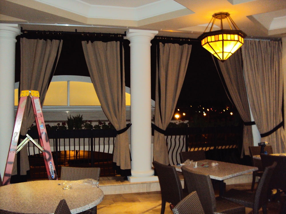 Curtains/Drops/Roller Shades