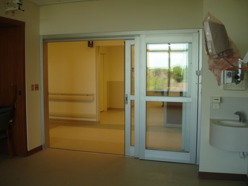 Manual ICU sliding doors  
