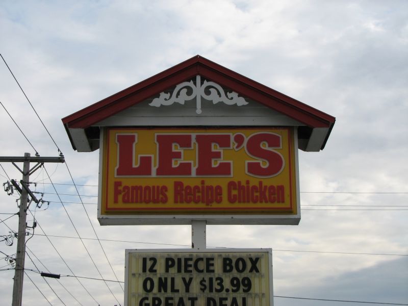 Lee's Famous Recipe - Englewood, Ohio