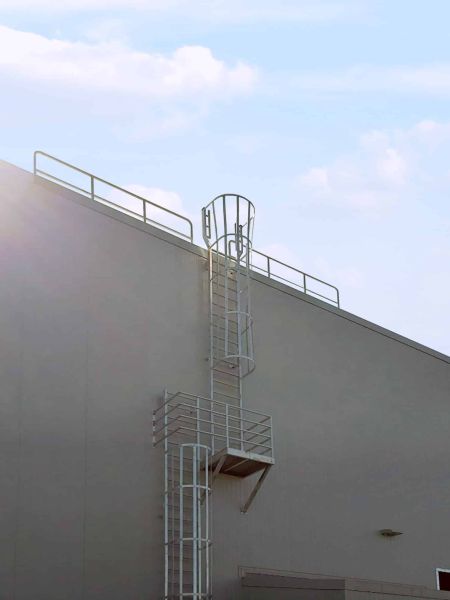 MODEL 531 (CAGE) LOWER AND 534 (CAGE) UPPER WITH A LANDING PLATFORM