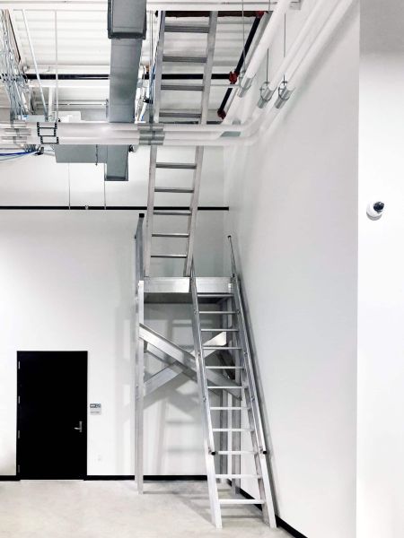 MODEL 520 (SHIP) LOWER AND 523 (SHIP) UPPER WITH CUSTOM PLATFORM AND ROOF HATCH