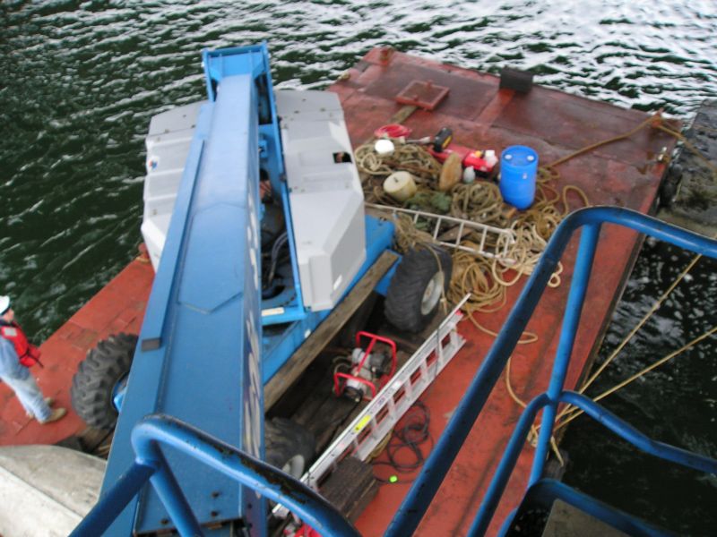 MAN LIFT ON BARGE 