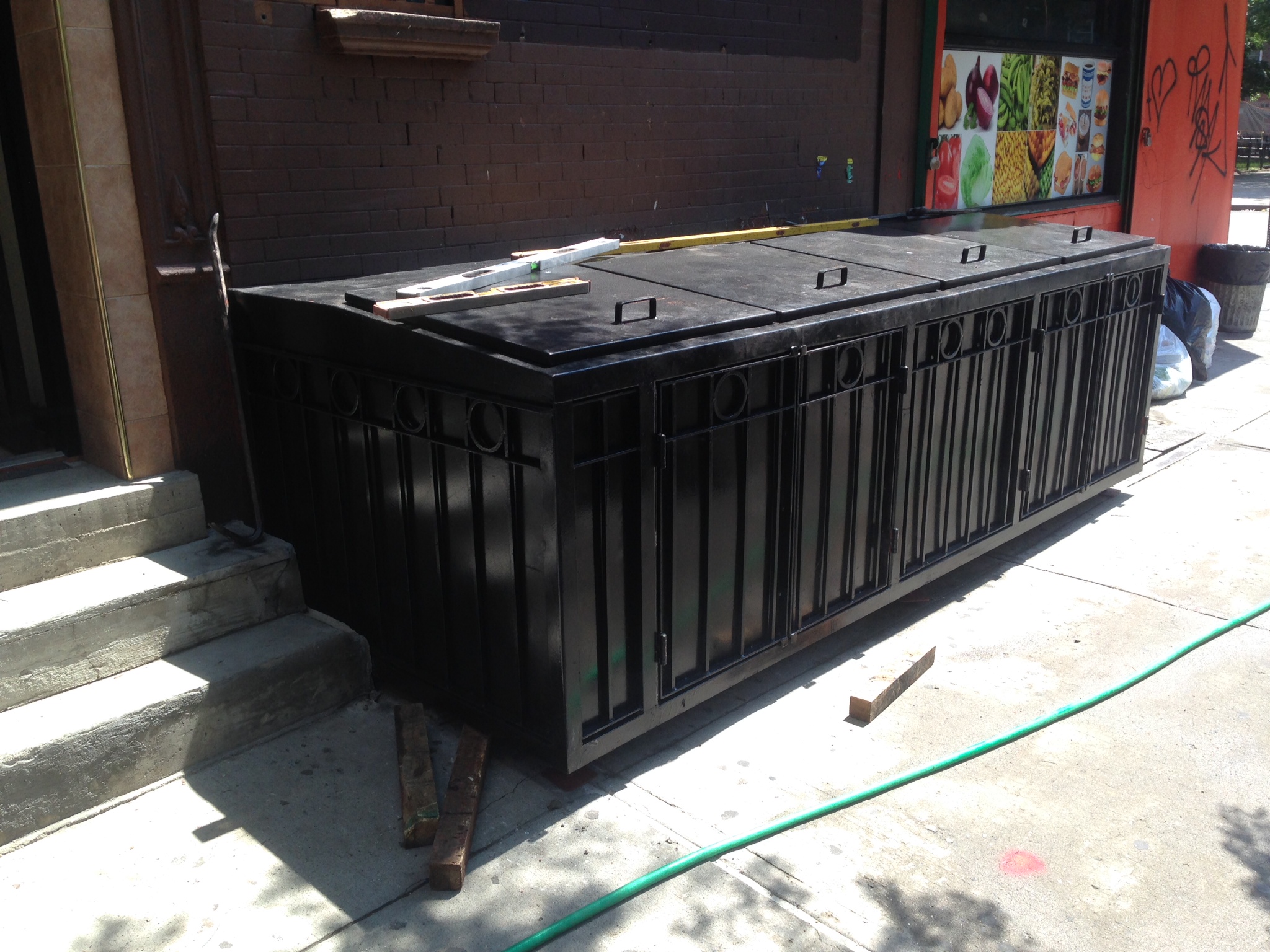 GARBAGE BIN 