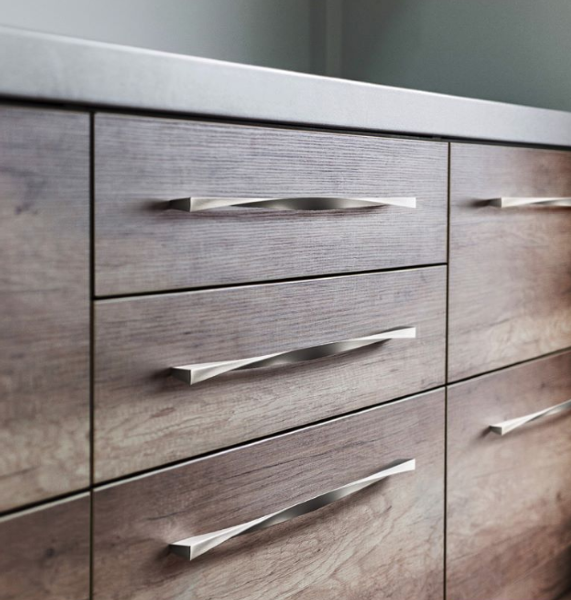 Berenson Decorative Hardware